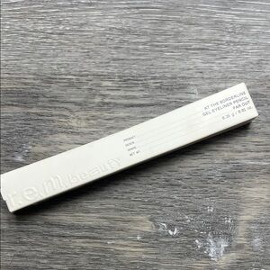 R.E.M. Beauty Gel Eyeliner At the Borderline Shade: Far Out